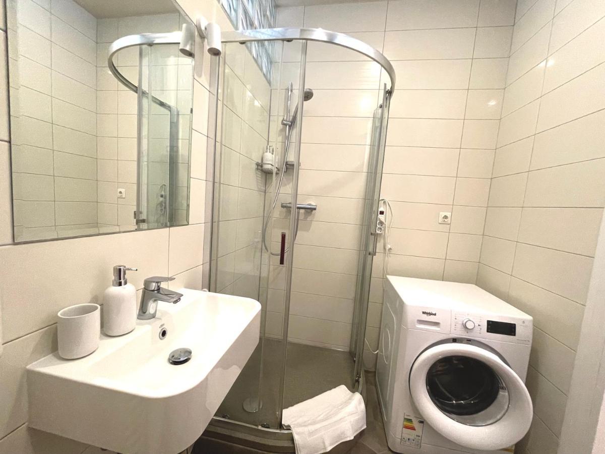 Cozy Home Matisa Apartment, Free Parking, Self Check-In Riga Bagian luar foto
