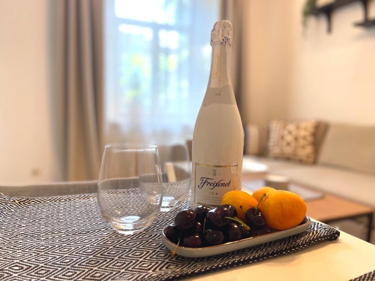 Cozy Home Matisa Apartment, Free Parking, Self Check-In Riga Bagian luar foto